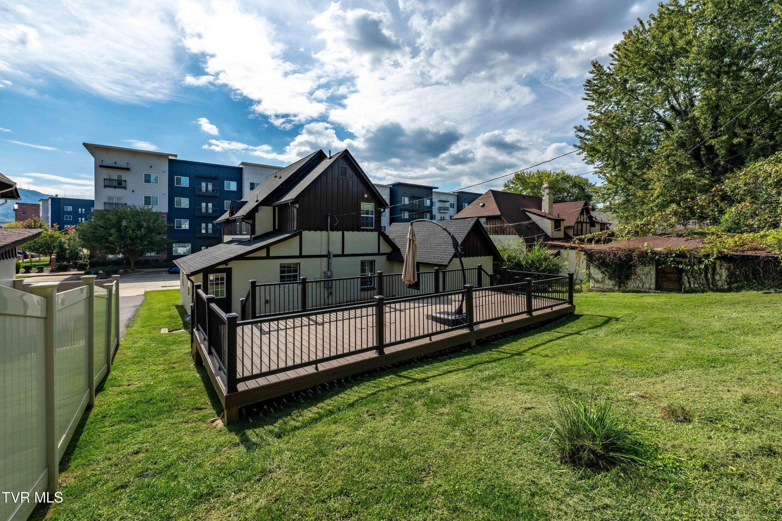 438 West Sullivan Street