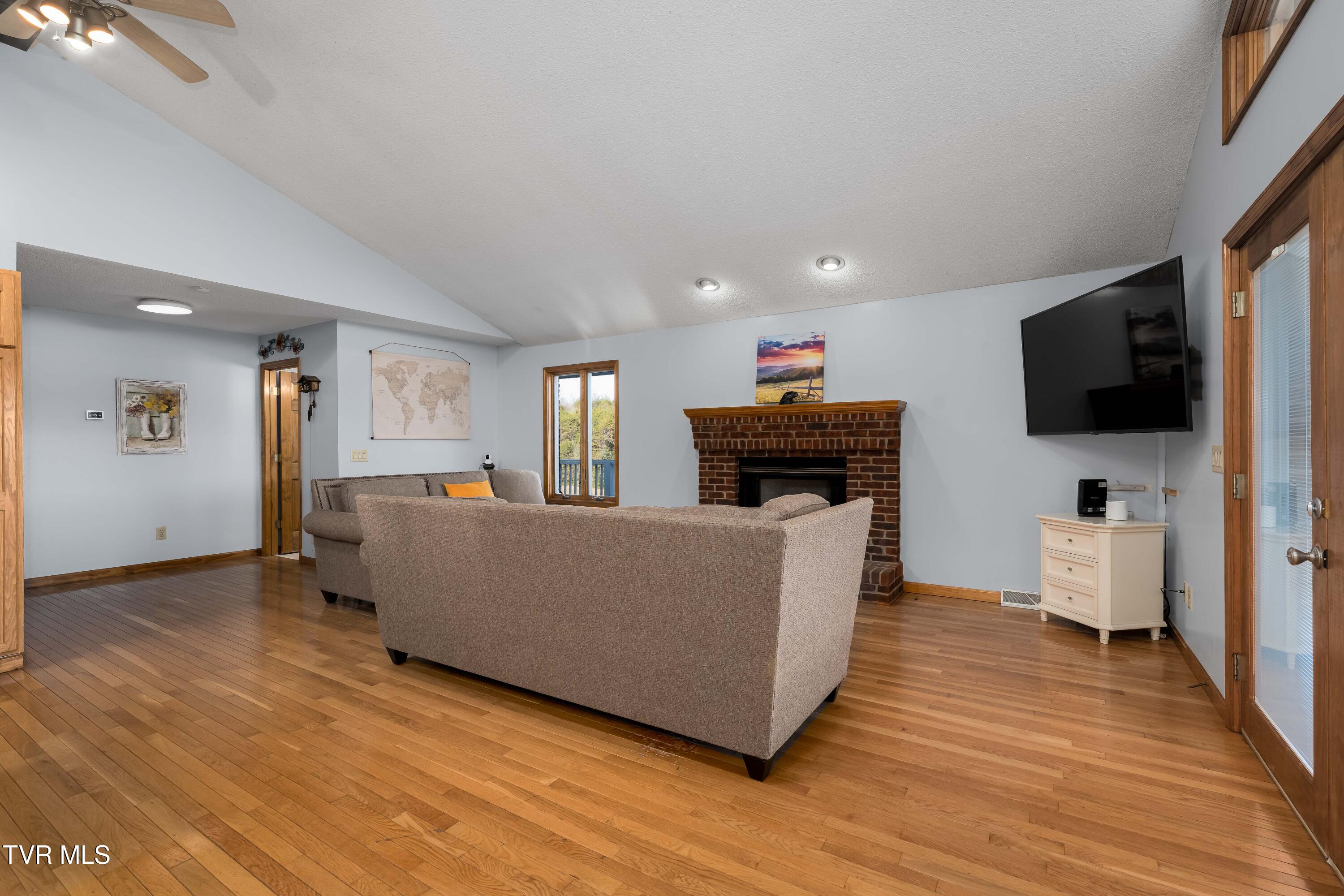 2638 South 81 Highway