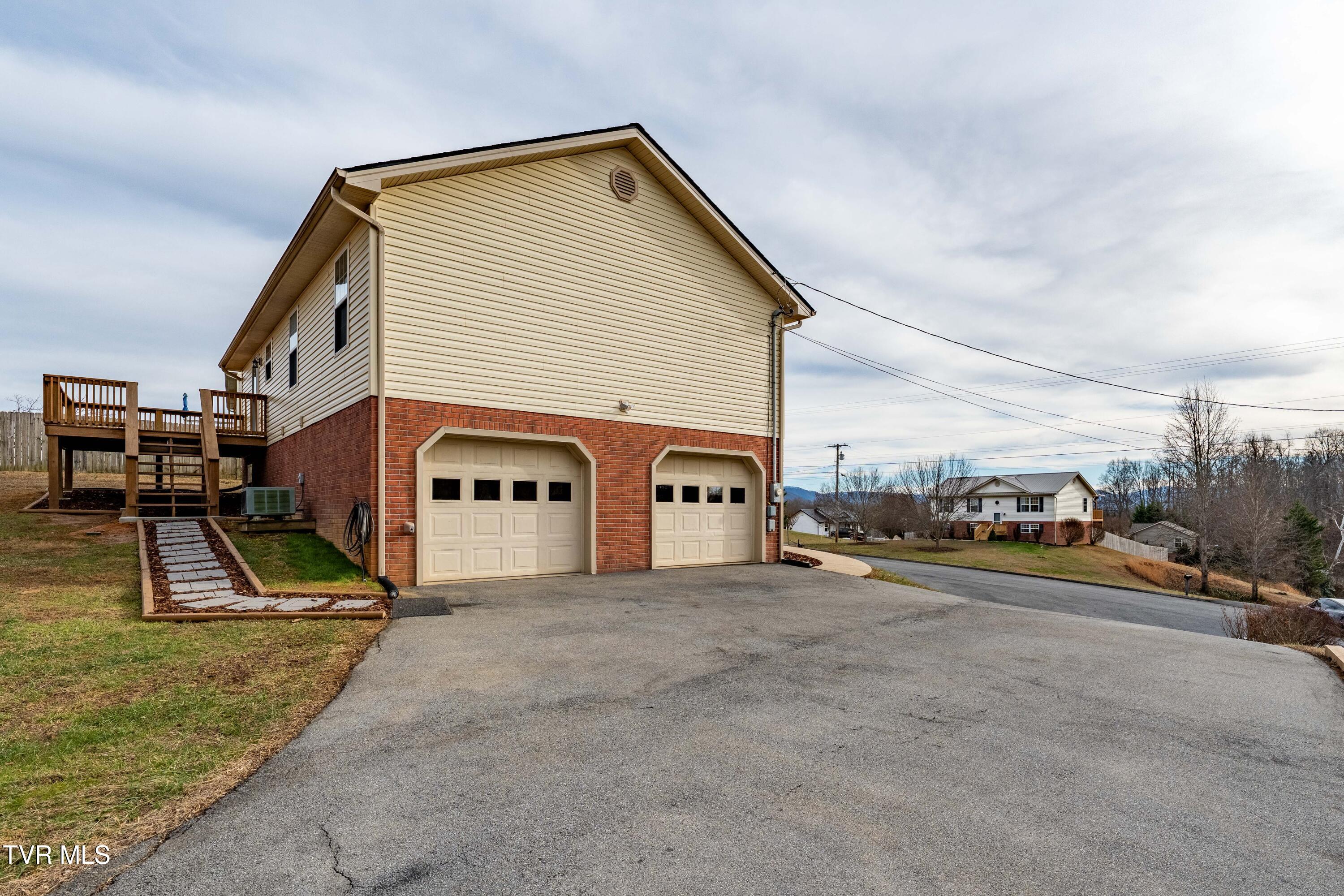 510 Mockingbird Place