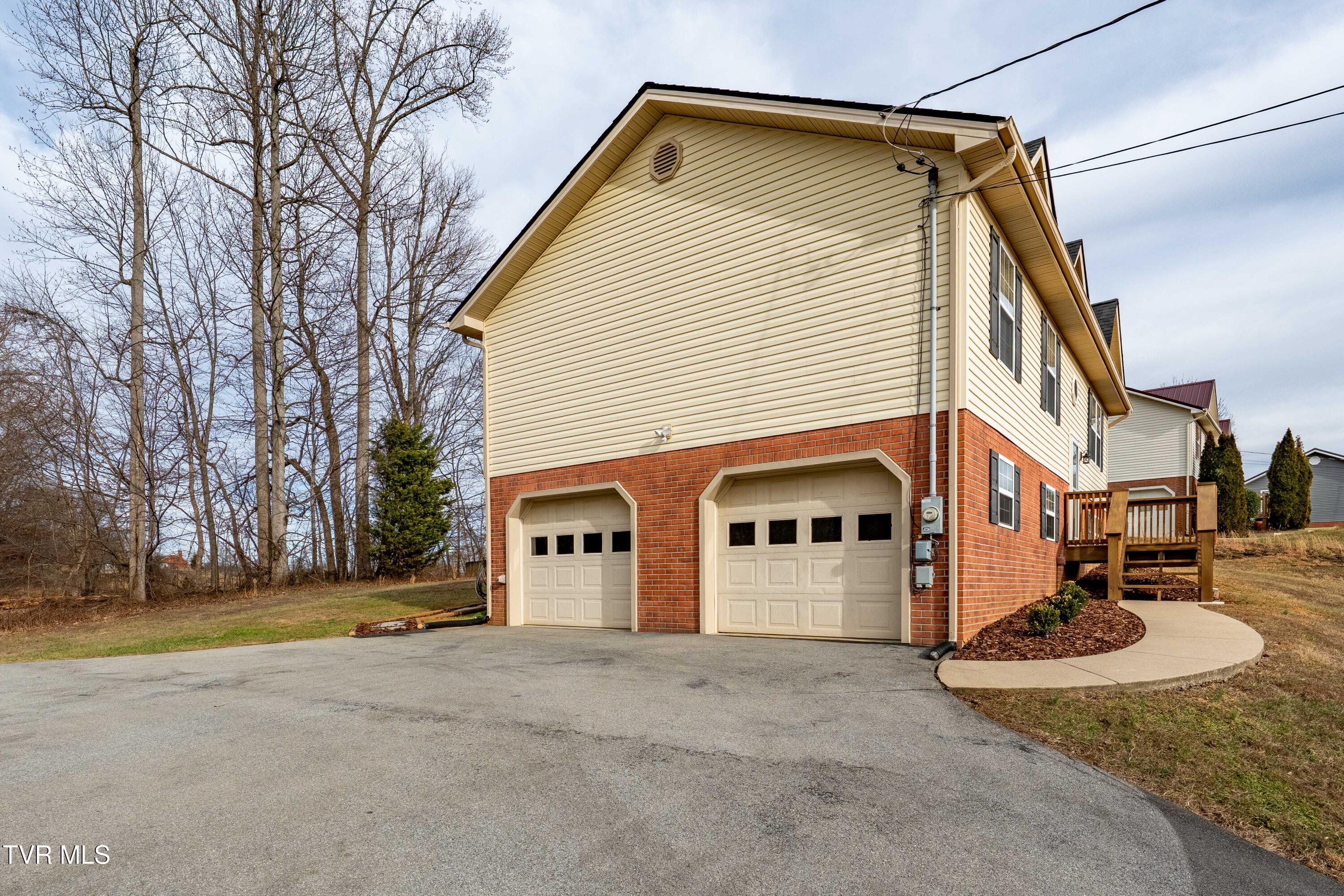 510 Mockingbird Place