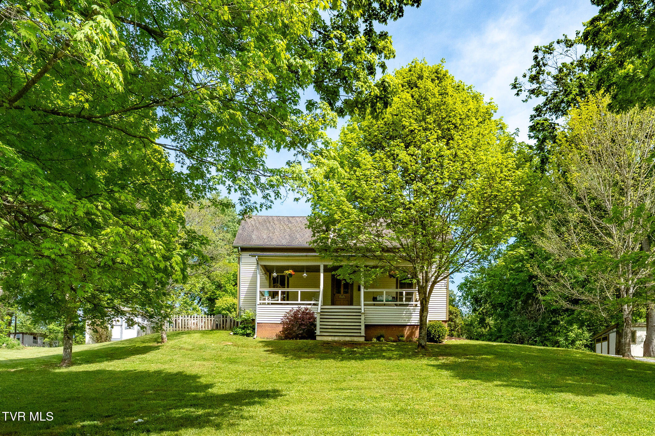985 Chuckey Pike
