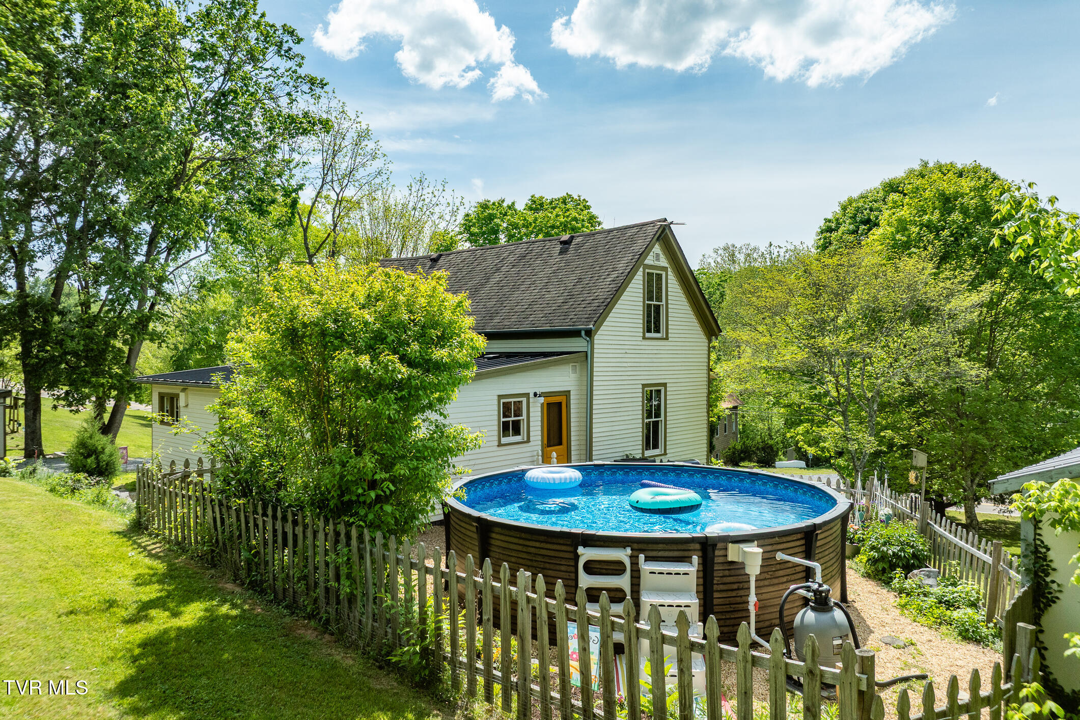 985 Chuckey Pike