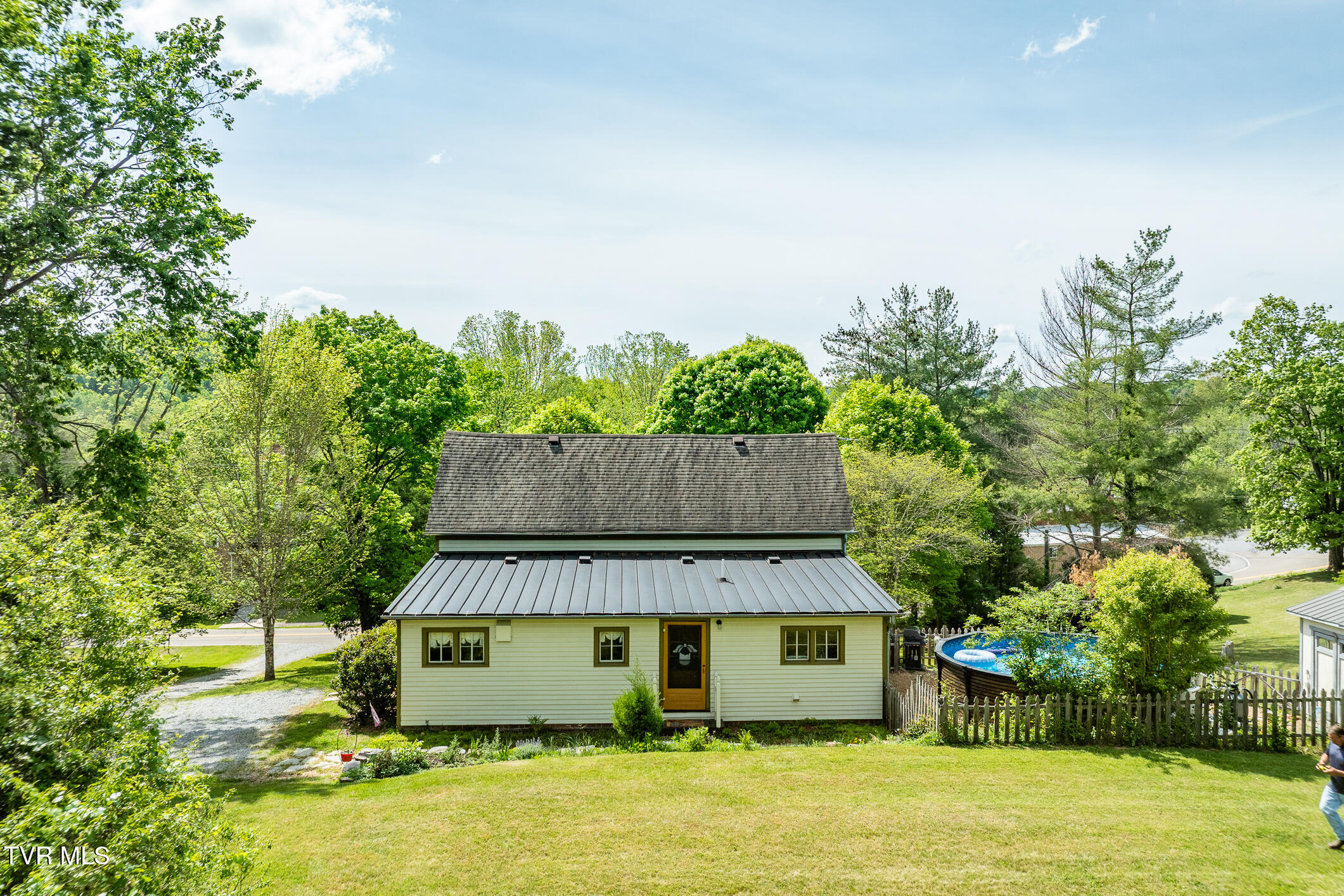 985 Chuckey Pike