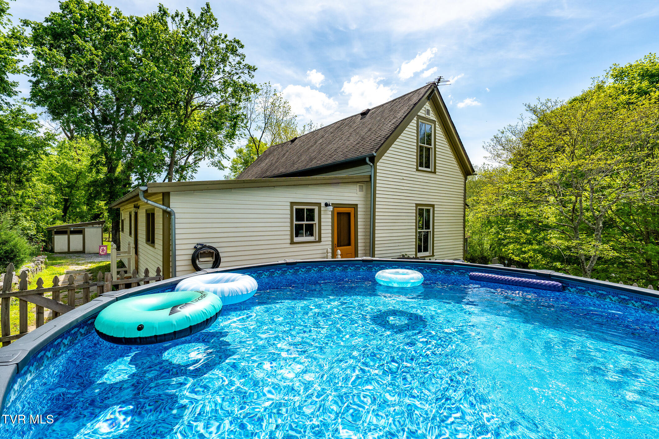 985 Chuckey Pike