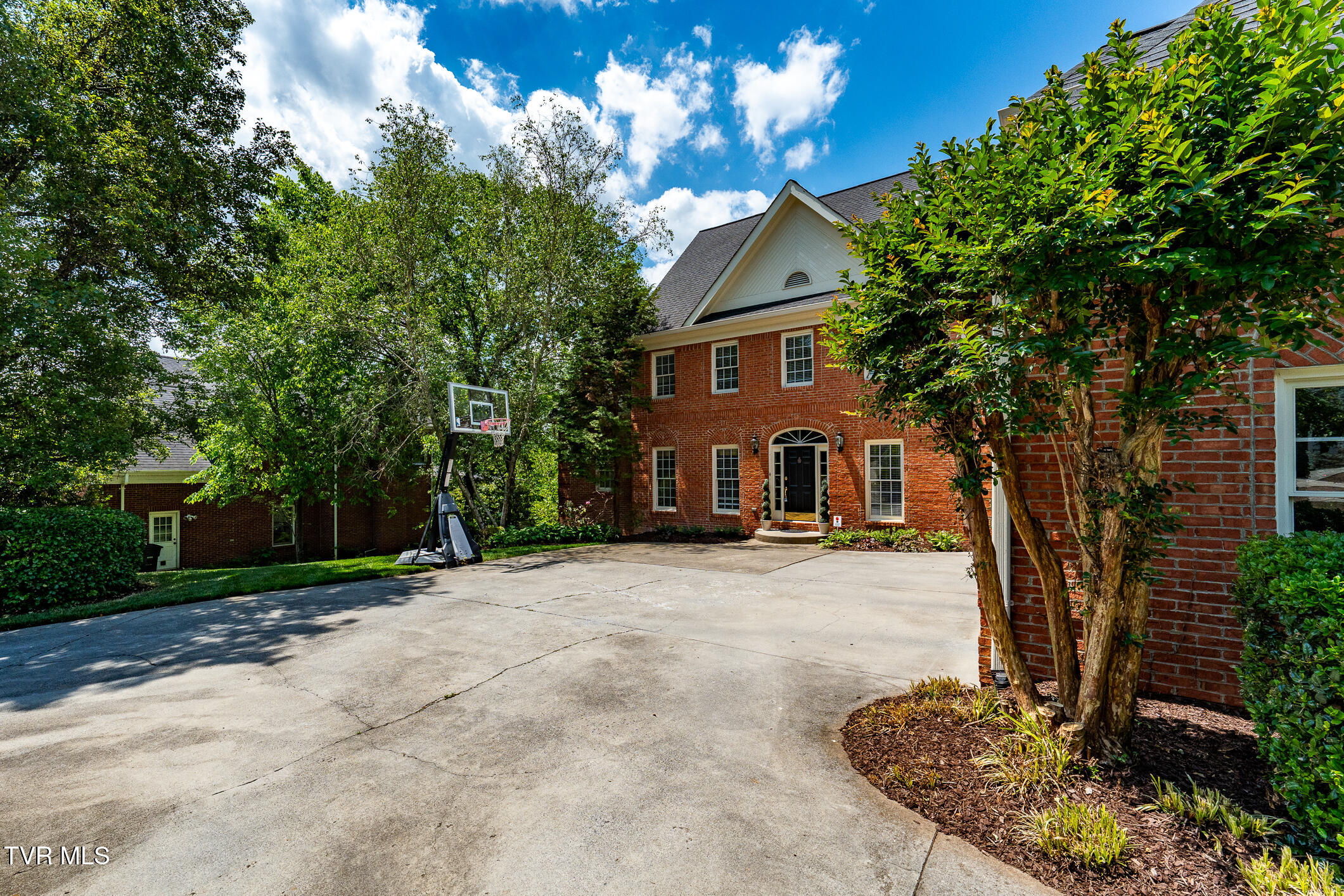 1824 Buckingham Court