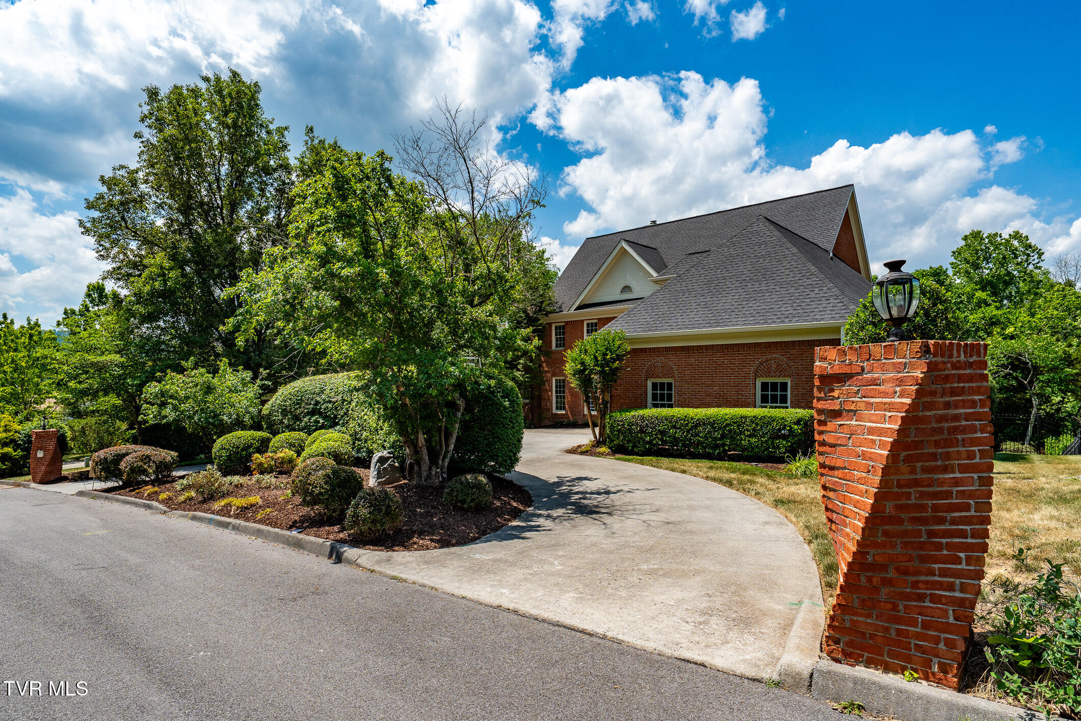 1824 Buckingham Court
