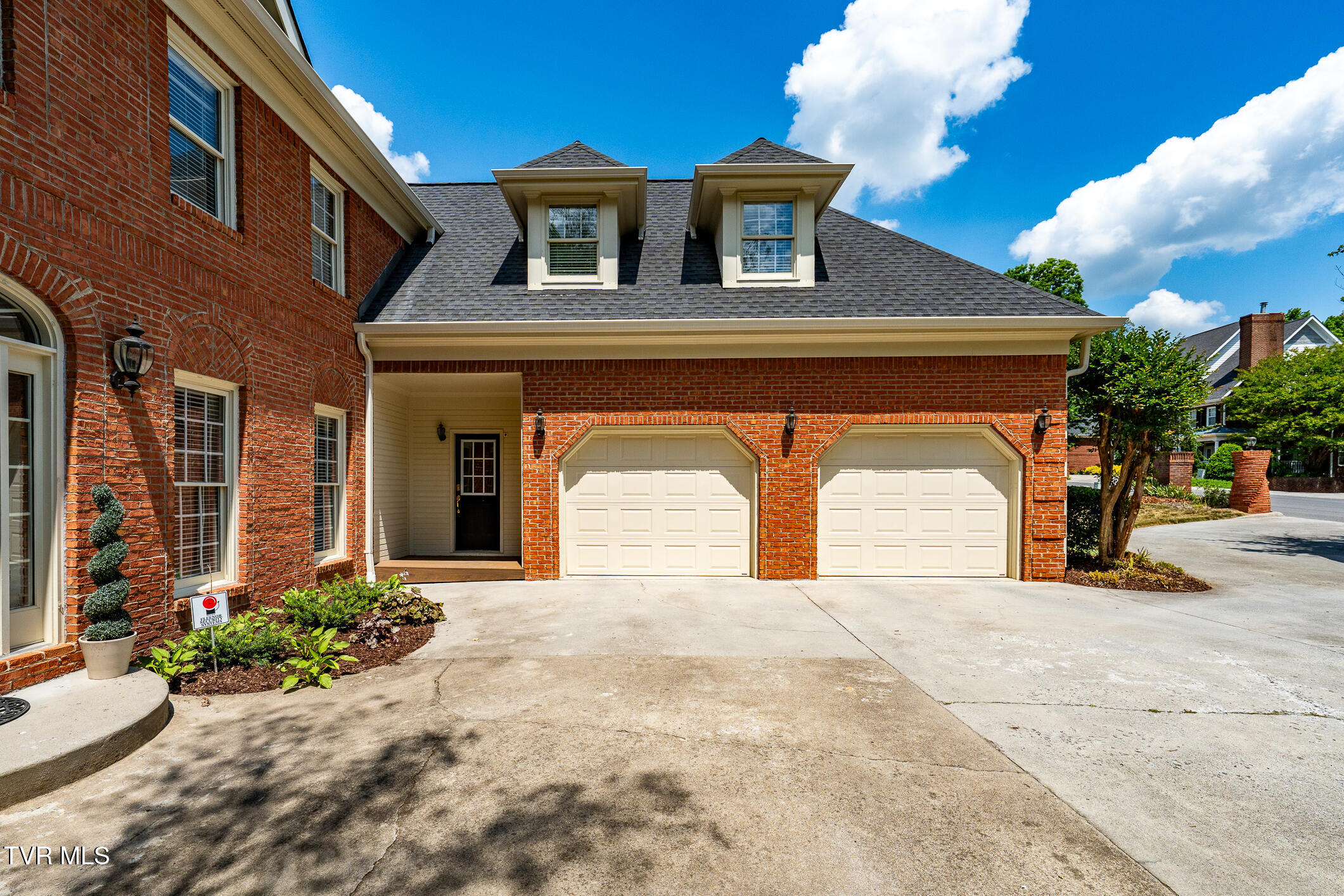 1824 Buckingham Court