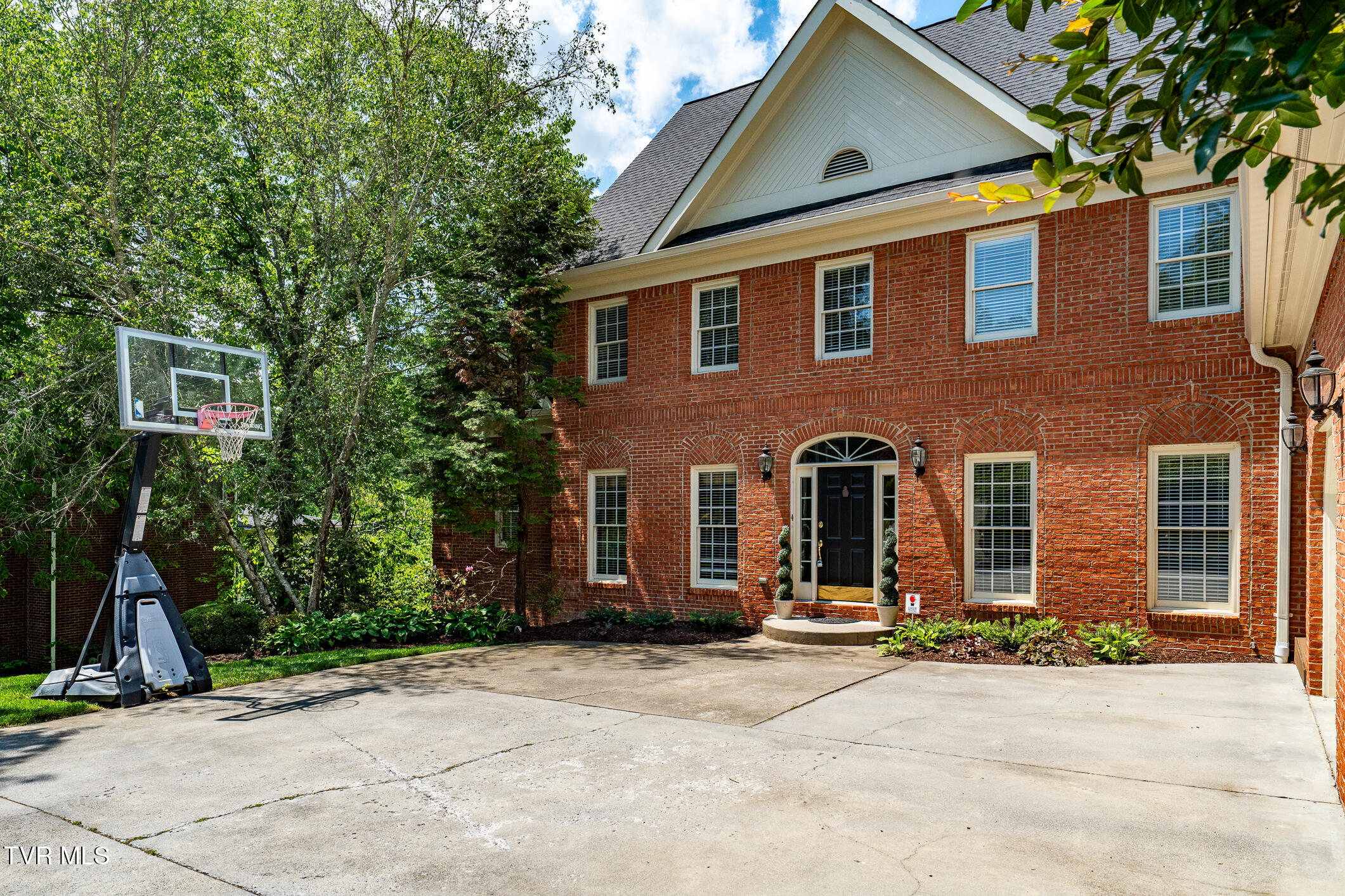 1824 Buckingham Court