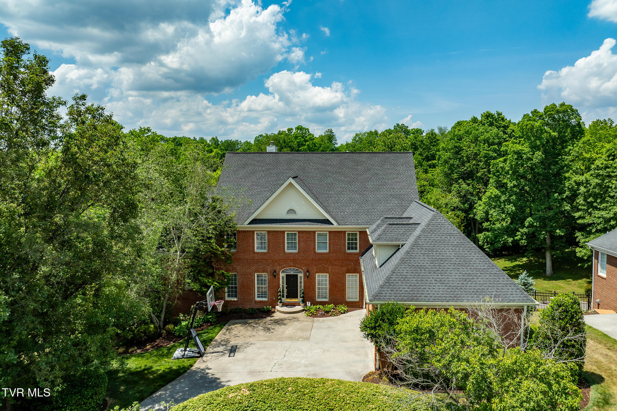 1824 Buckingham Court