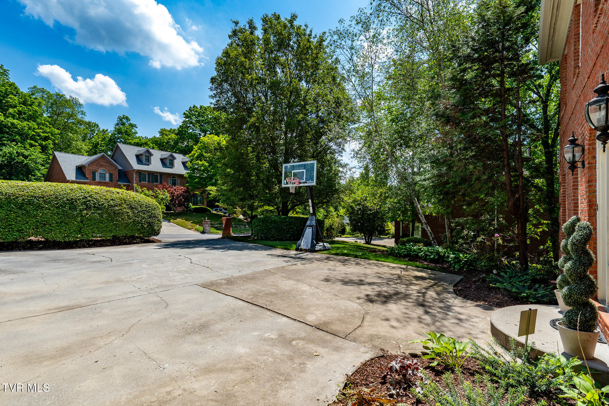 1824 Buckingham Court