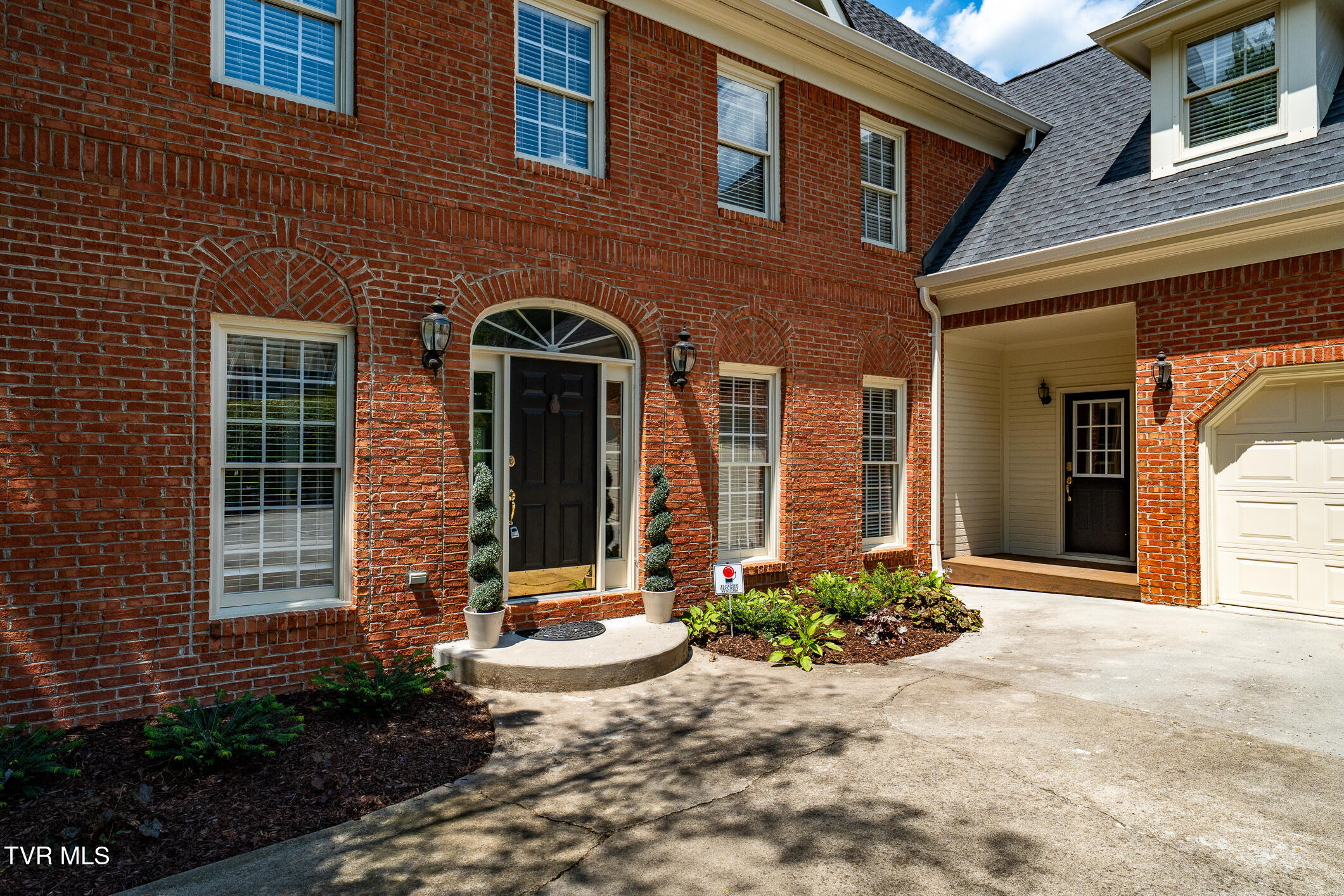 1824 Buckingham Court