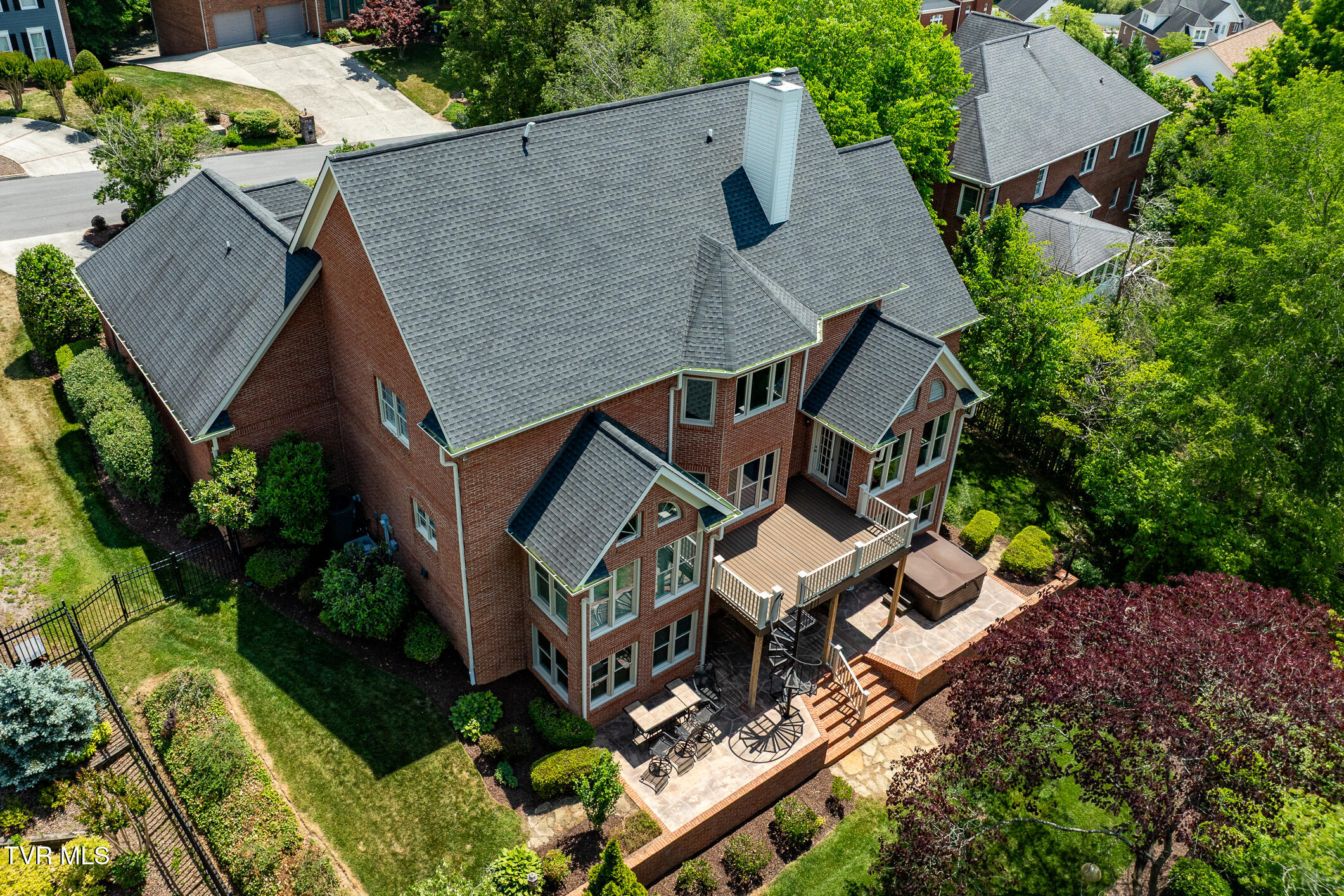 1824 Buckingham Court