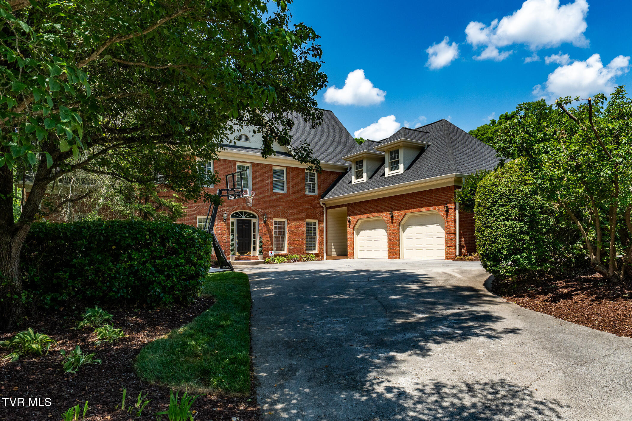 1824 Buckingham Court