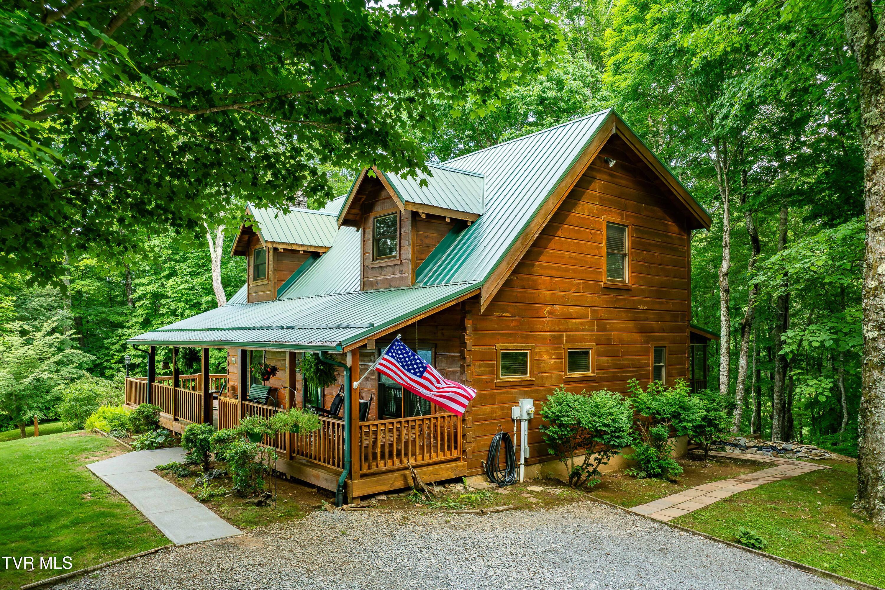104 Crestwood Drive