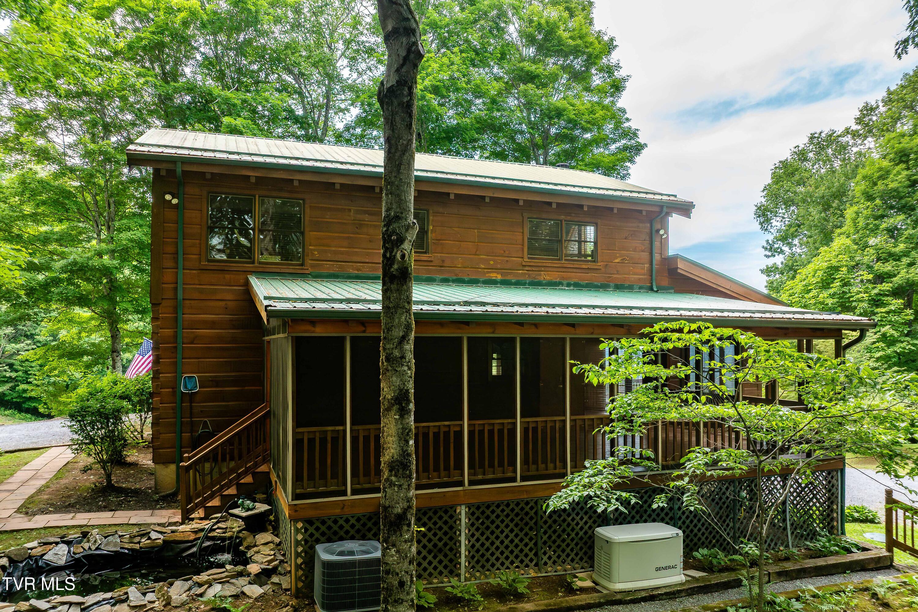104 Crestwood Drive