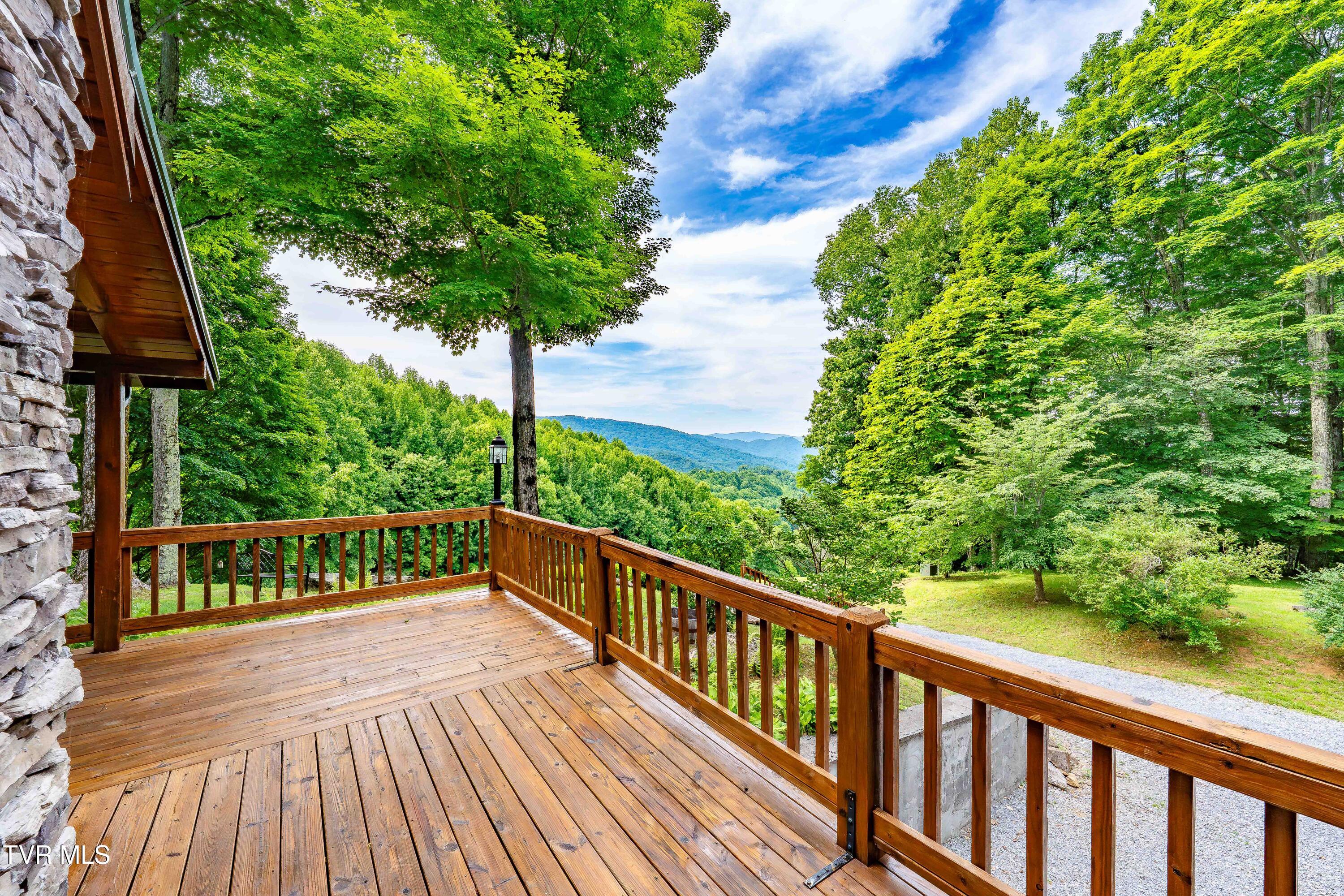 104 Crestwood Drive