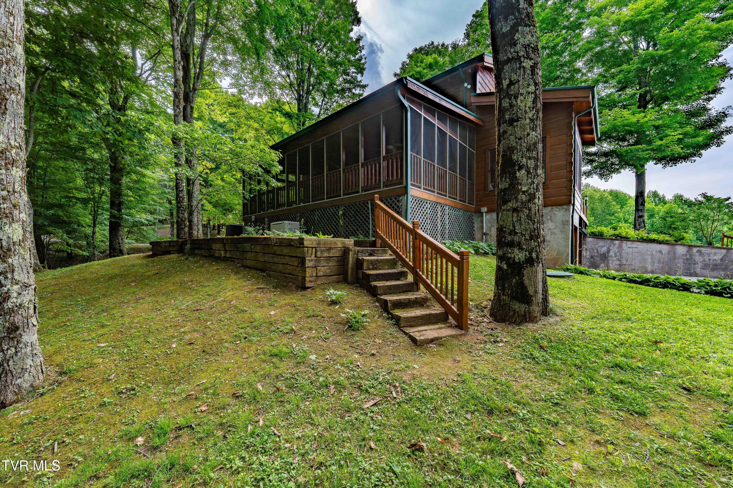 104 Crestwood Drive