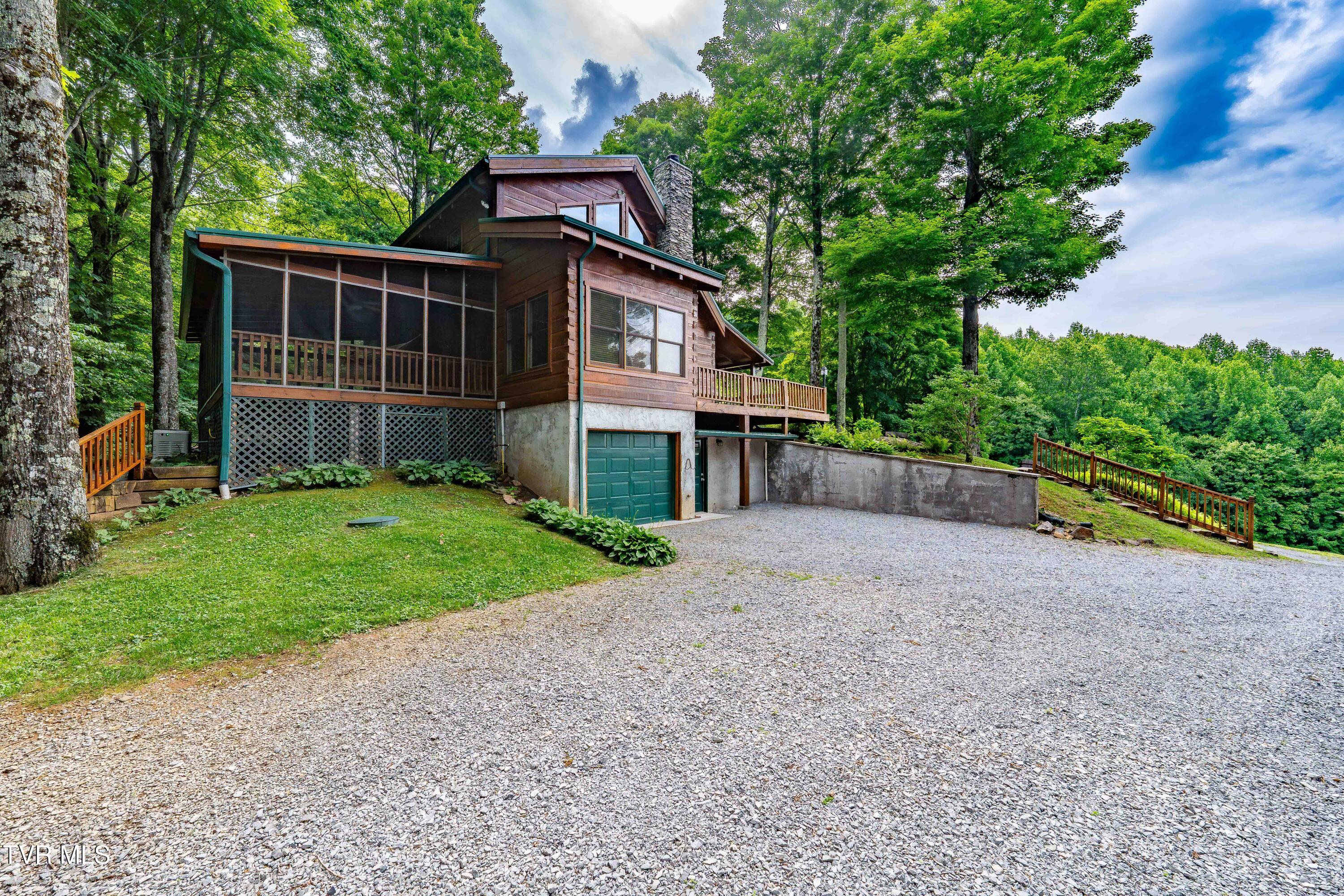 104 Crestwood Drive