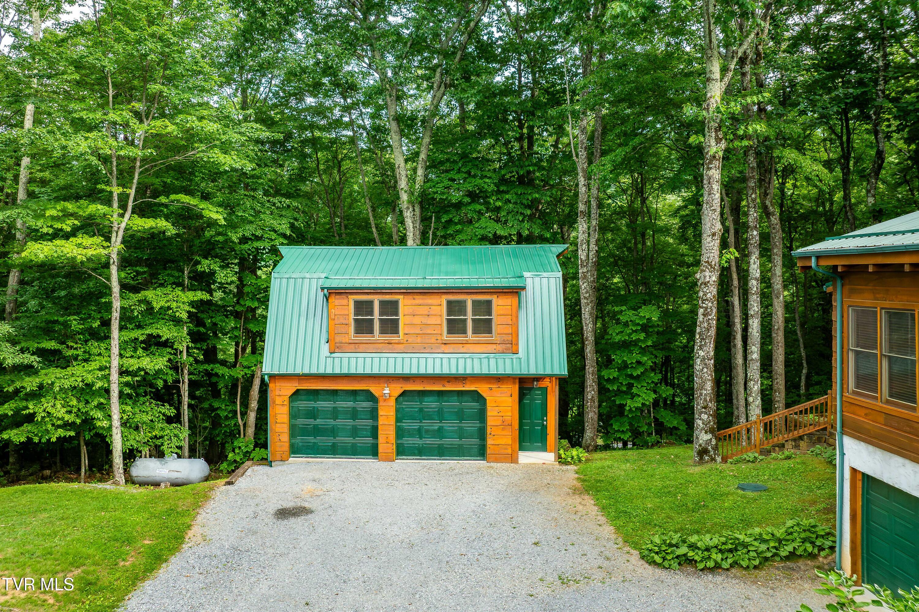 104 Crestwood Drive