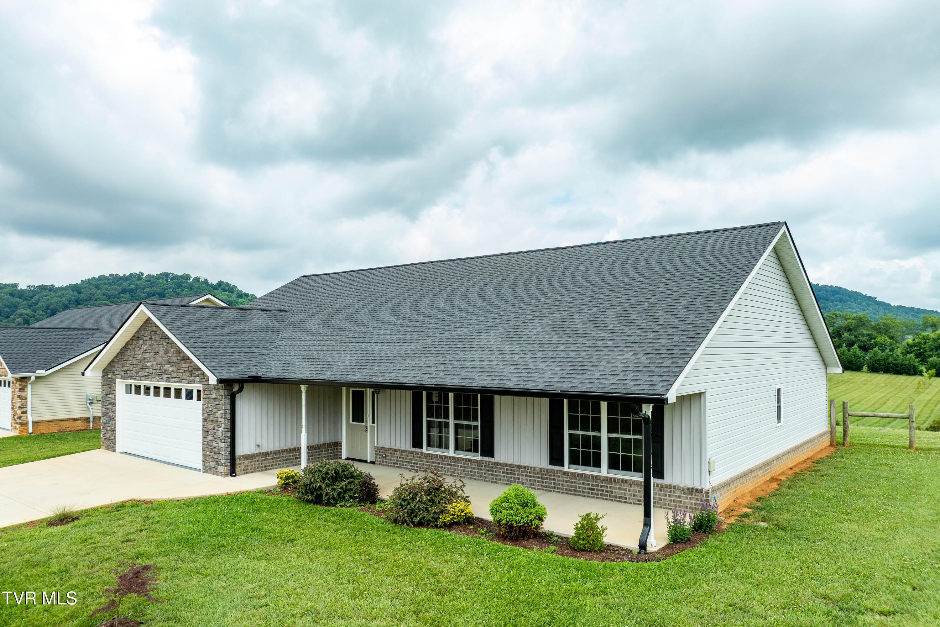 595 Pleasant Valley Road