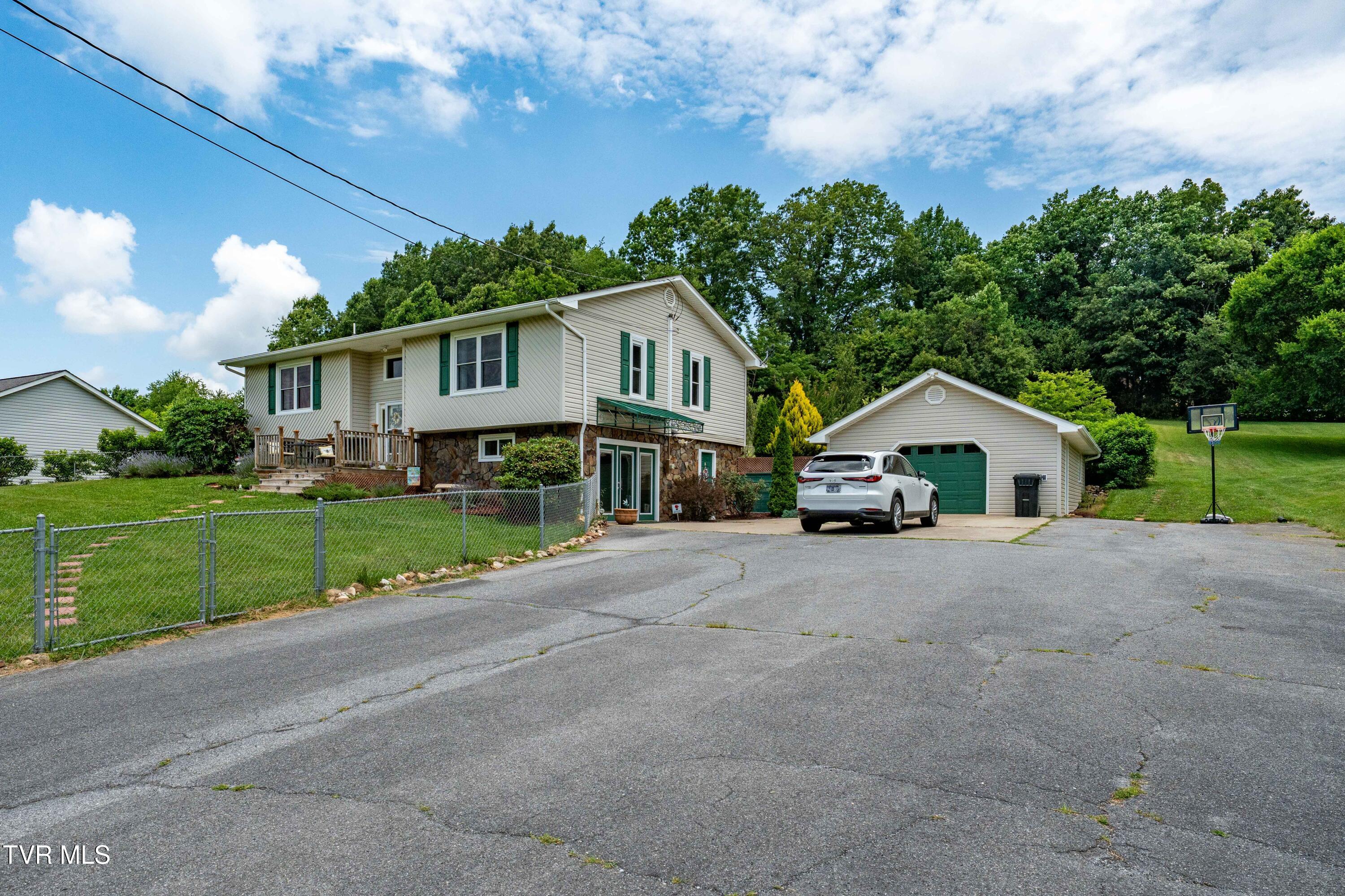 3433 Highway 81