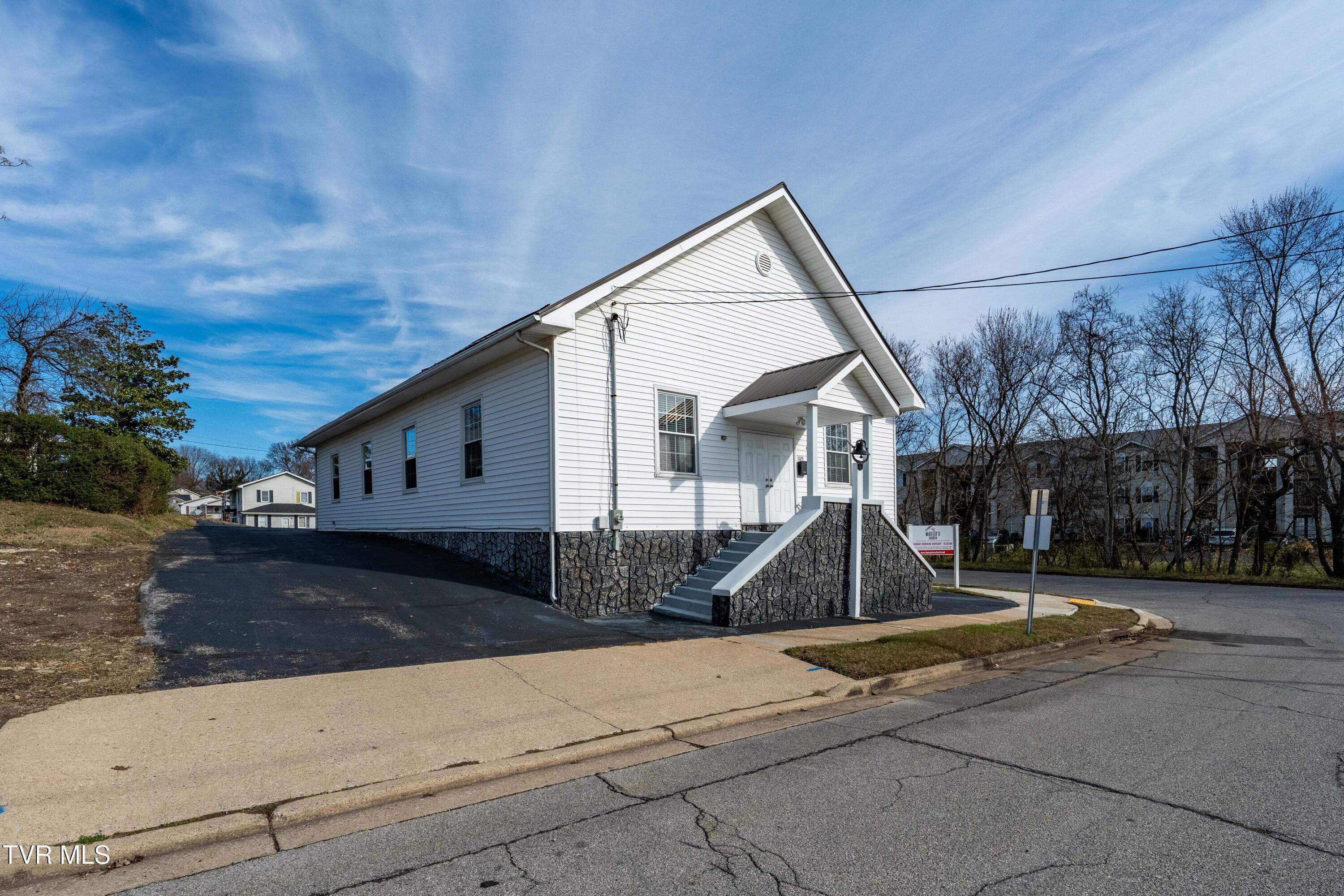 1025 Maple Street