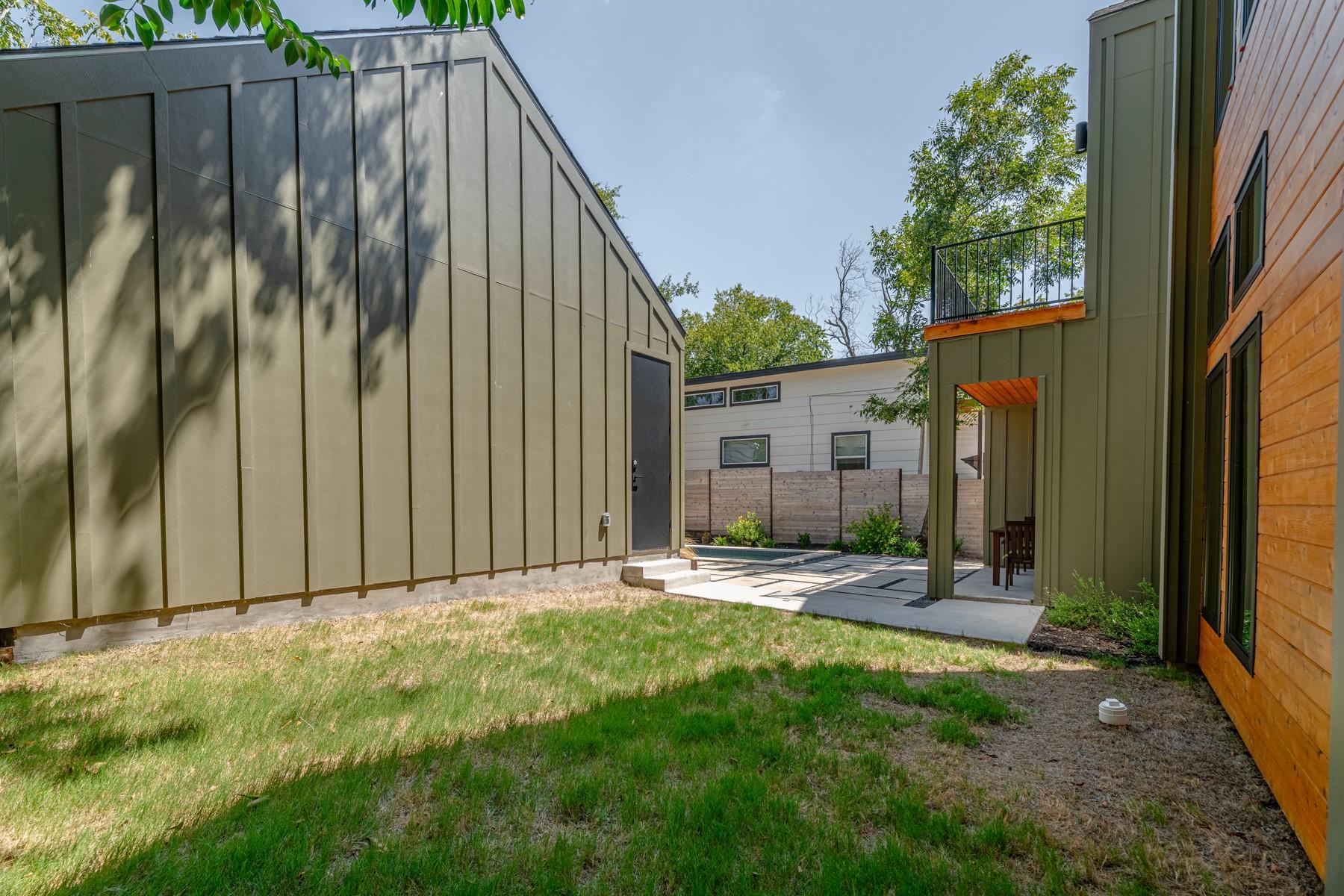 1405 Singleton Ave