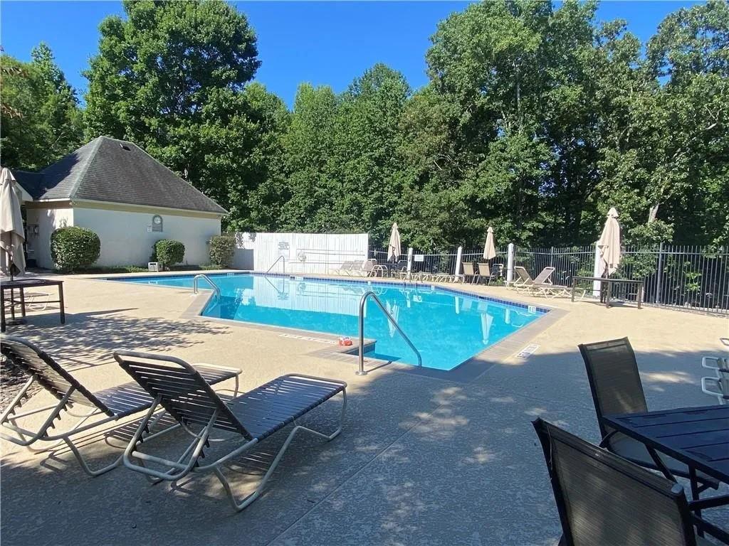 3980 Devon Oaks Drive NE