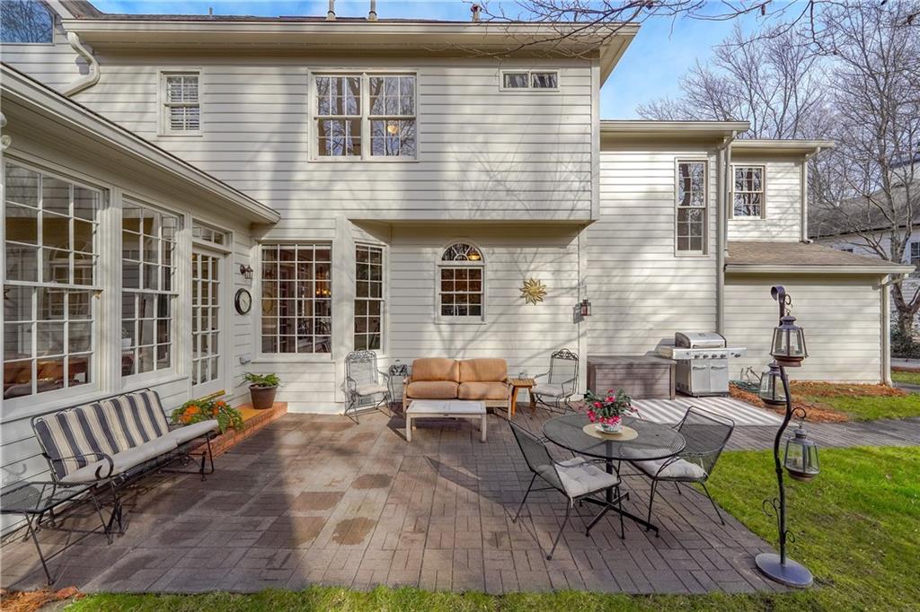 3980 Devon Oaks Drive NE