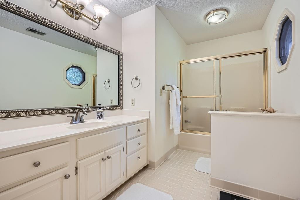 5161 Hermitage Drive