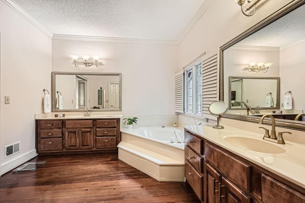 5161 Hermitage Drive