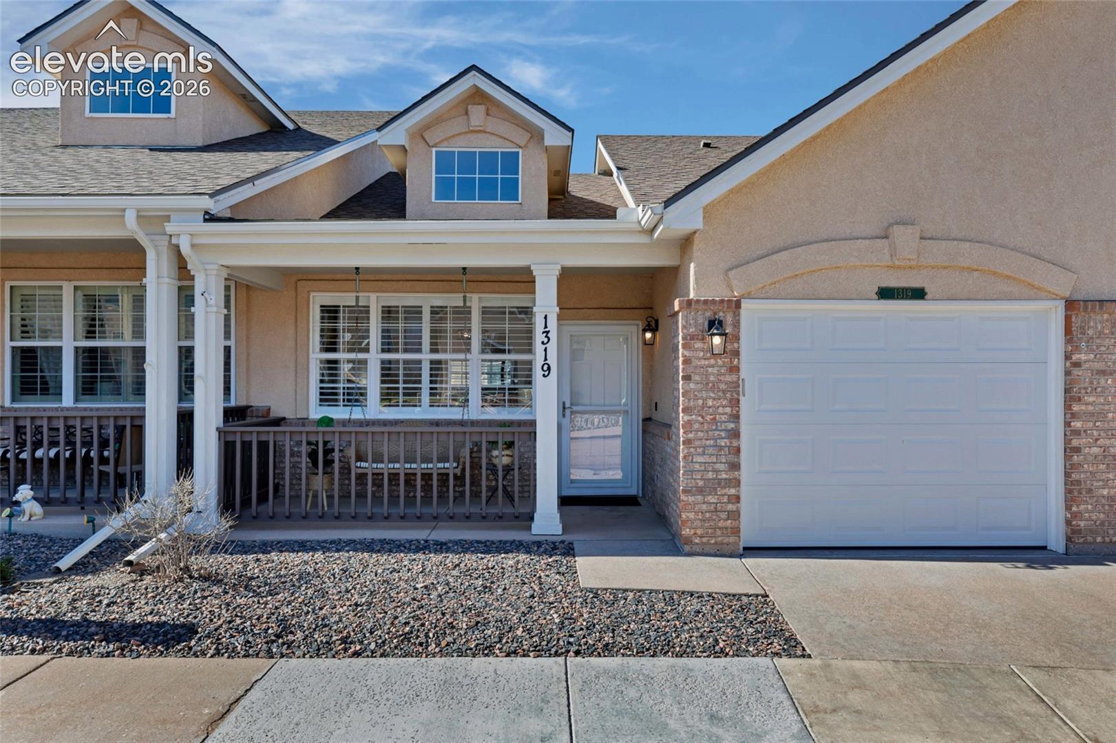 1319 Villa Grove