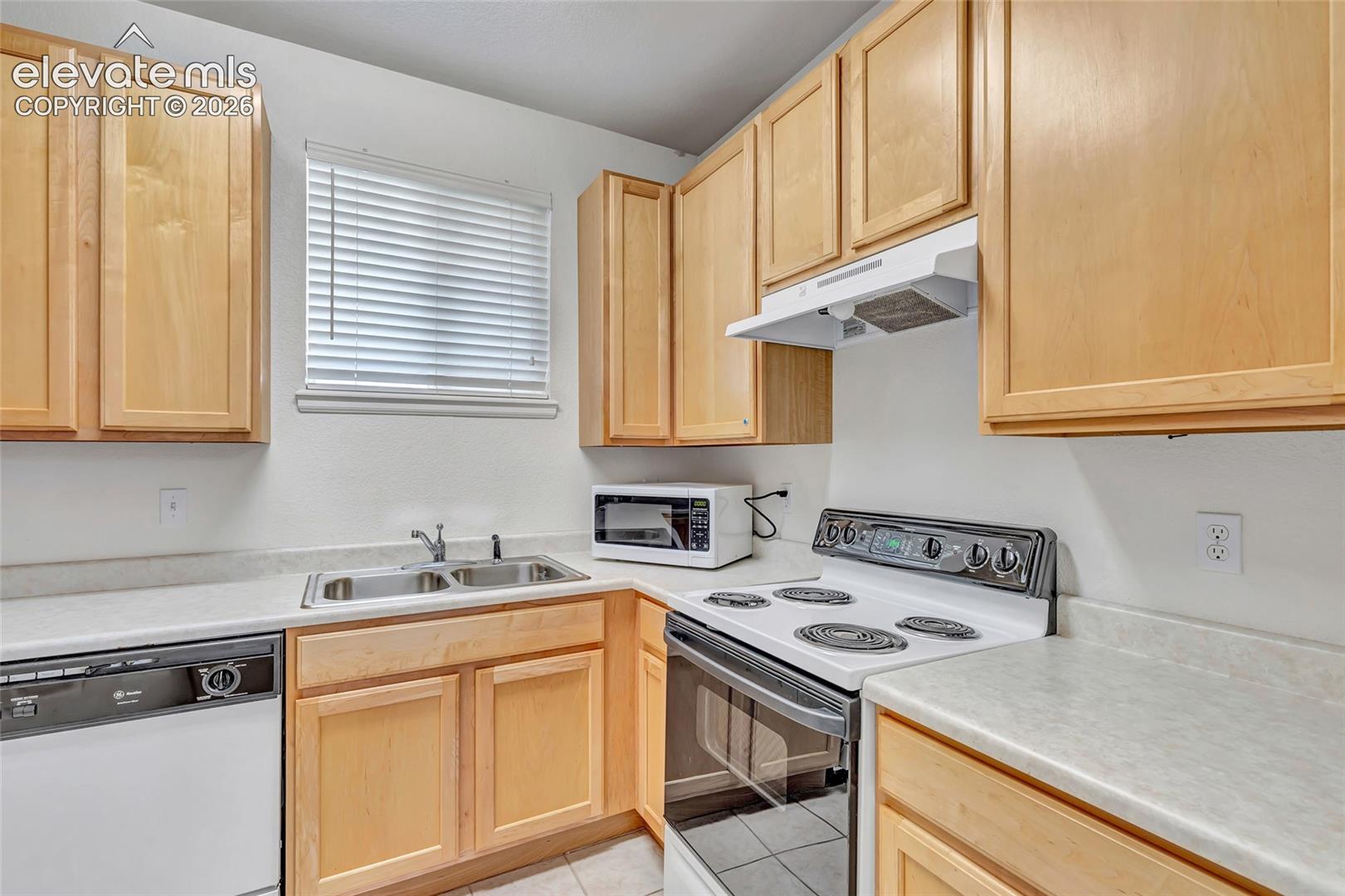 1319 Villa Grove