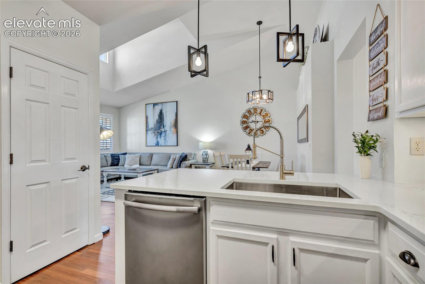 1319 Villa Grove