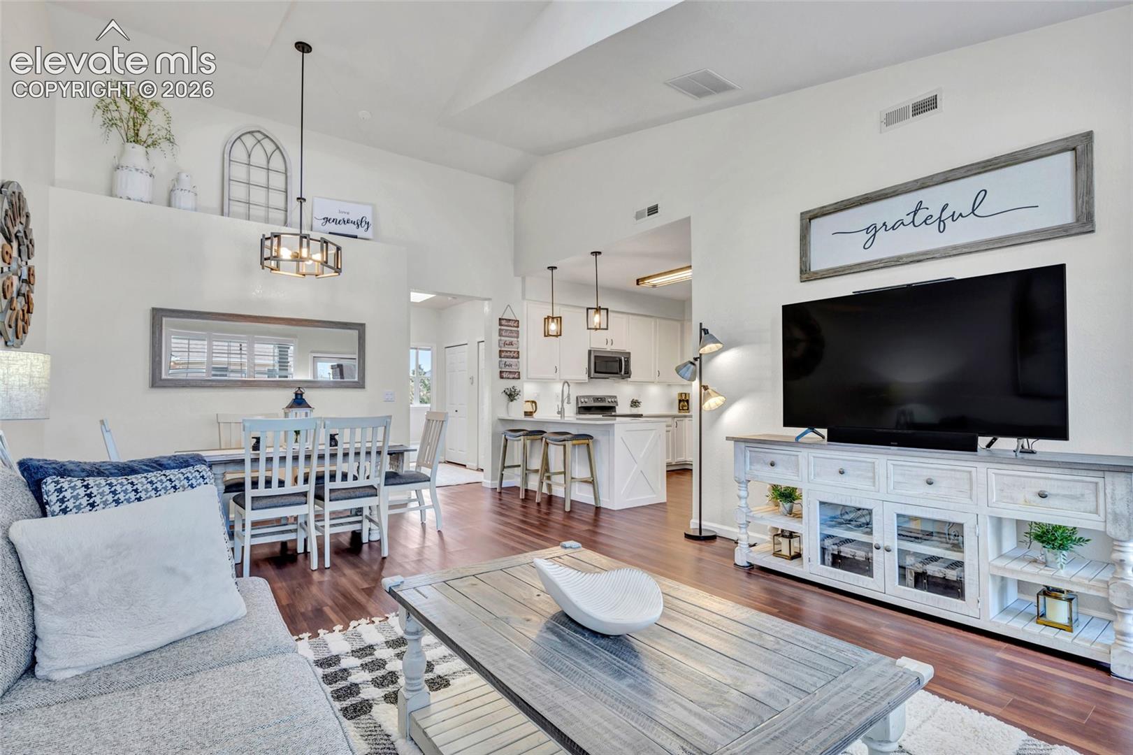 1319 Villa Grove