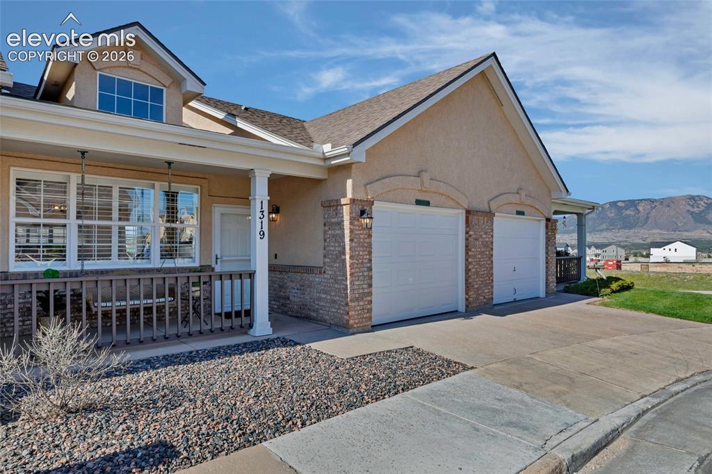 1319 Villa Grove