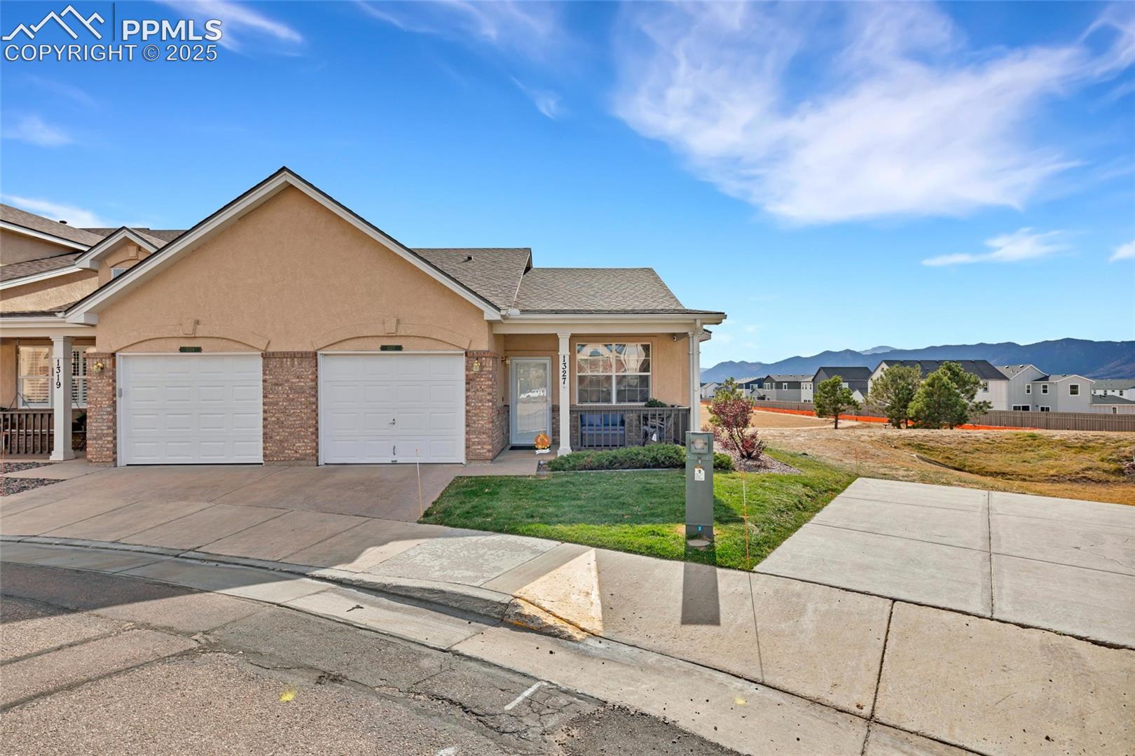 1327 Villa Grove
