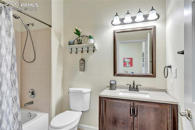 1327 Villa Grove