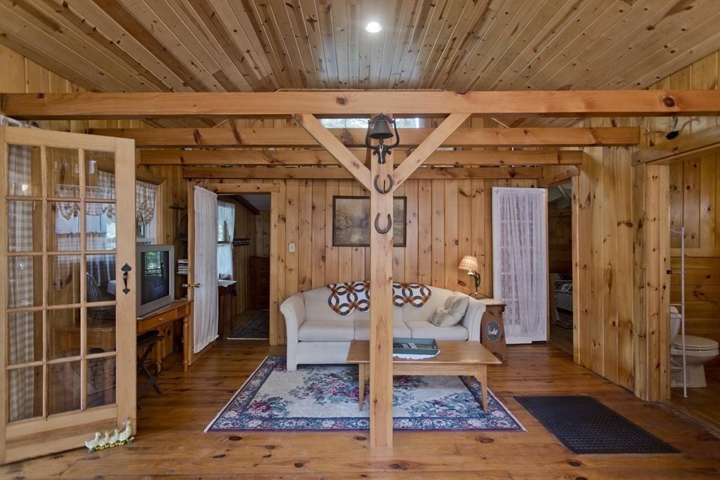 24 Farmhouse Rd