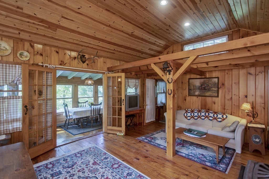 24 Farmhouse Rd