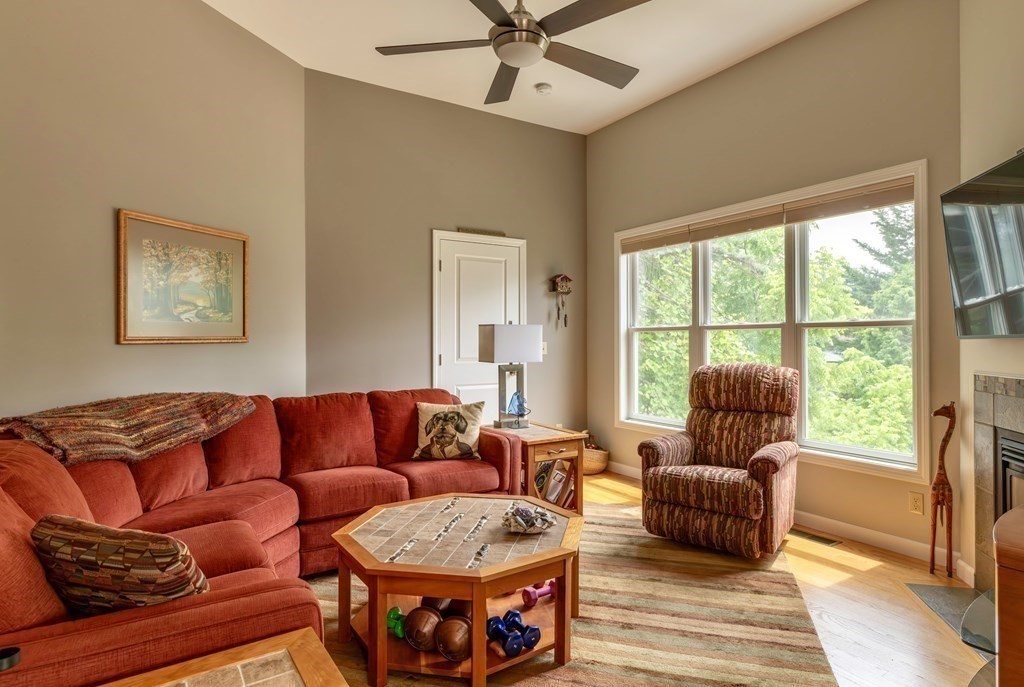 41 Woodbine Ave # 41