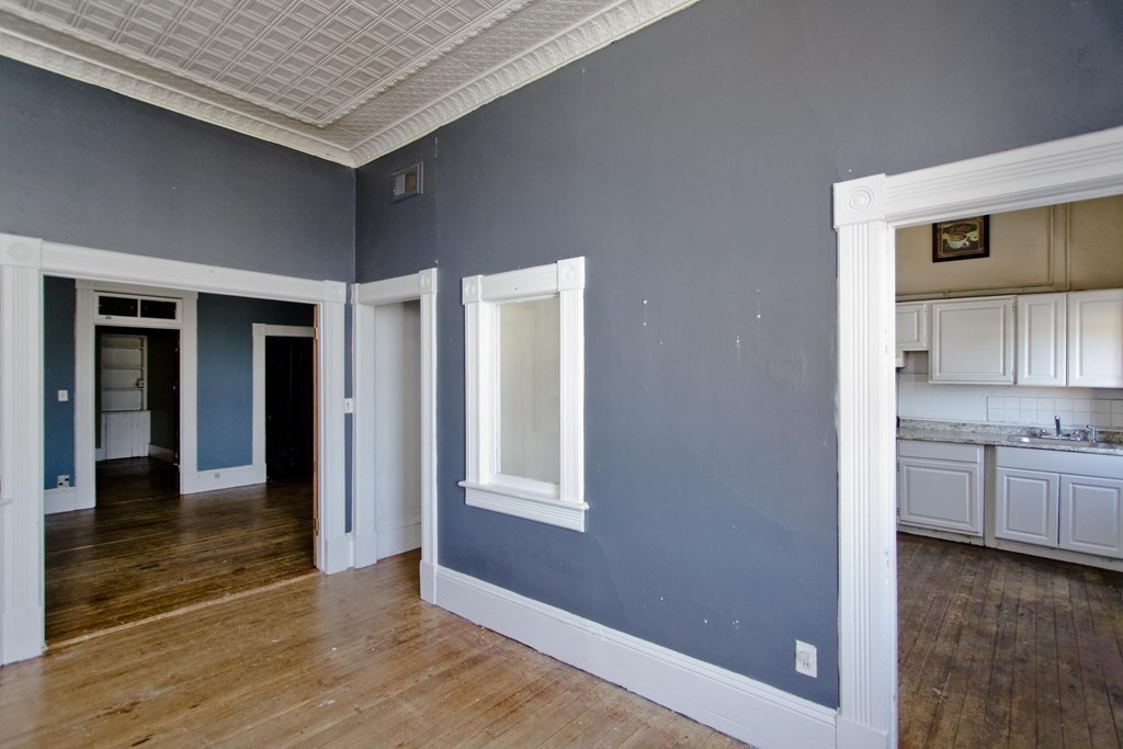 183-187 Main St