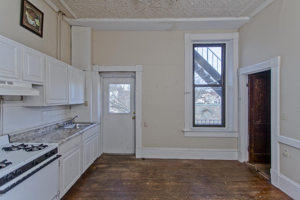 183-187 Main St