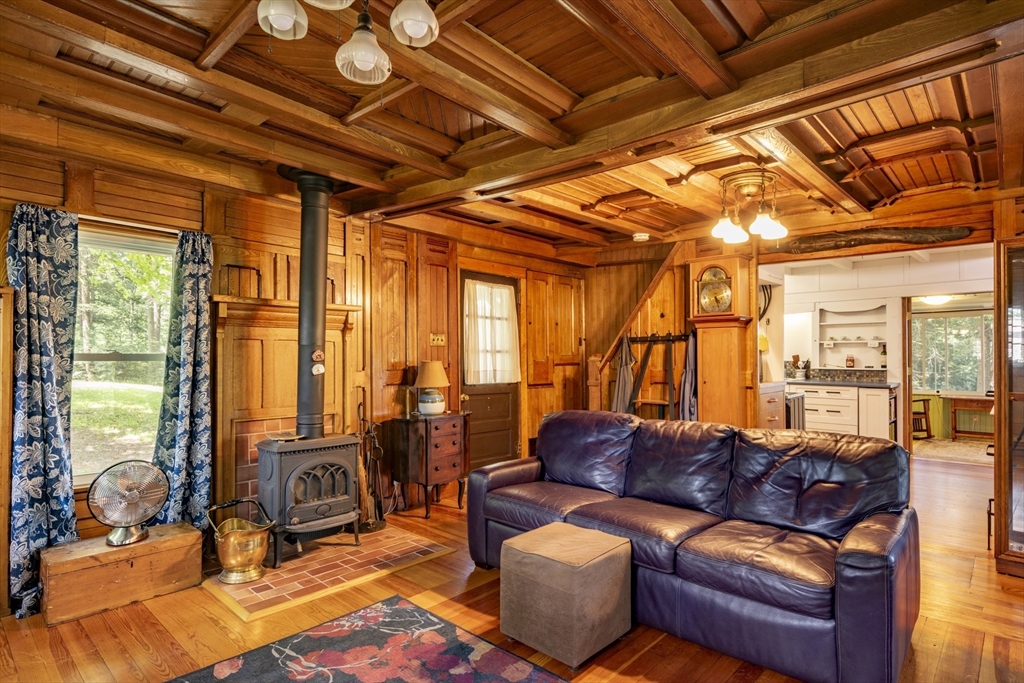33 Farmhouse Rd