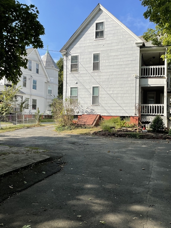 14 Woronoco Ave