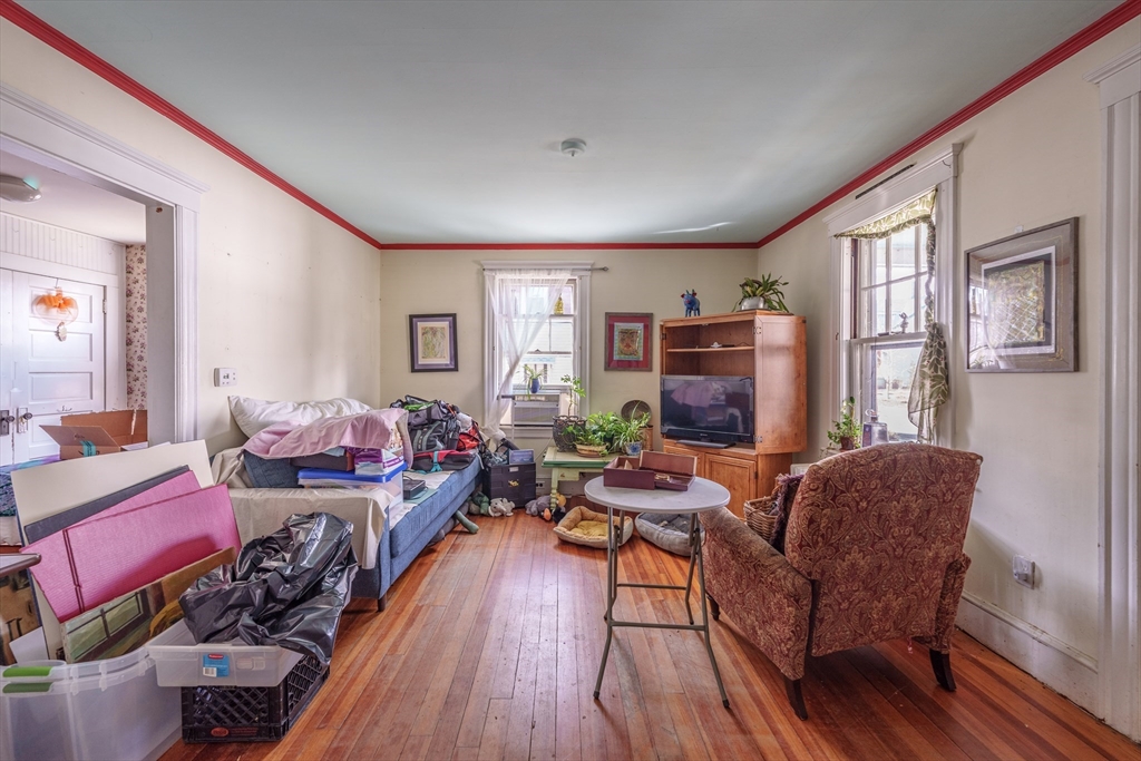 27 Fairview Ave