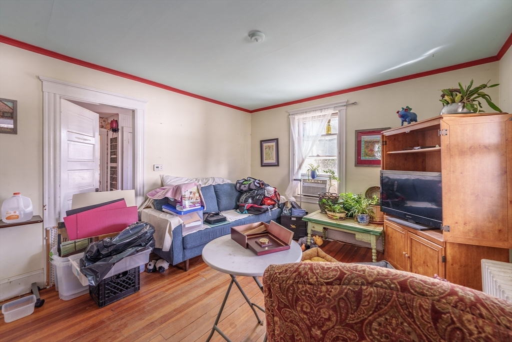 27 Fairview Ave