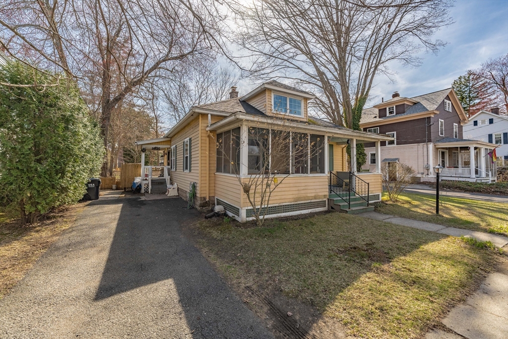 27 Fairview Ave