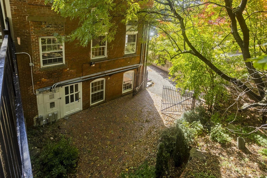 244 Main St, Northampton