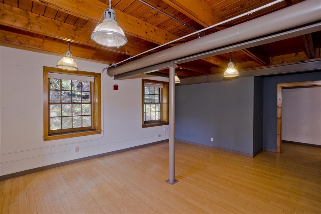 244 Main St, Northampton